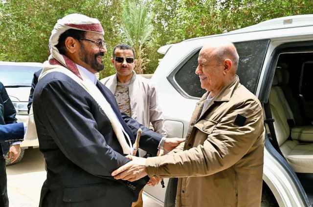 العليمي يشيد بمأرب وقبائلها الأصلية والنهضة التي تشهدها المحافظة والعرادة يؤكد جاهزية القوات لإفشال أي محاولة حوثية لاختراق الجبهة الداخلية