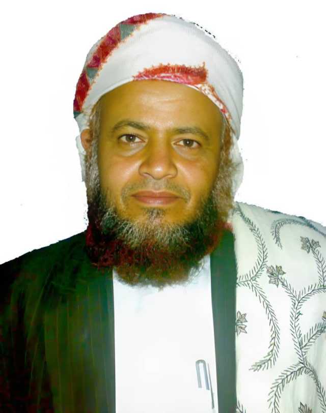 مليشيا الحوثي تقصف منزل أحد شيوخ العلم وتشعل فيه النيران بعد محاصرته ومداهمته بسبب تدريسه للقران الكريم