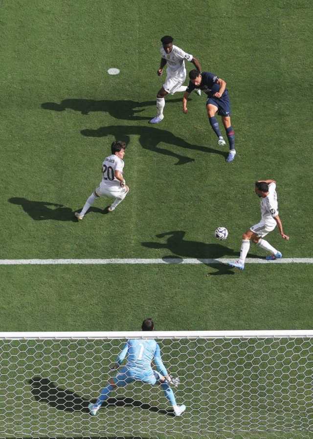 سان جرمان يقسو على ريال مدريد برباعية ويلحق بتشلسي الى النهائي