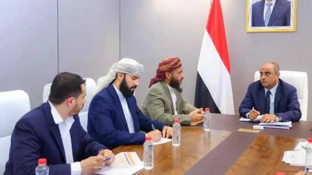 الحكومة توجه بخفض تكاليف الحج على اليمنيين