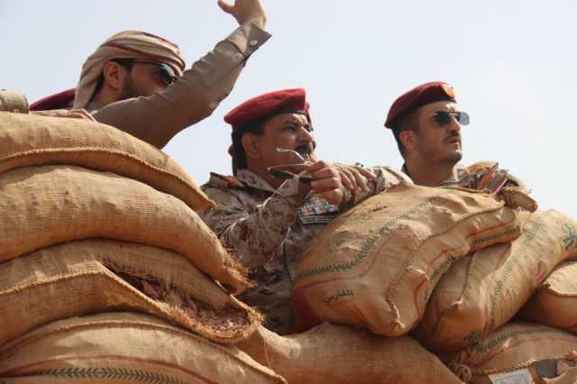 وزير الدفاع يتفقد المواقع الأمامية في جبهات محافظة صعدة .. عاجل