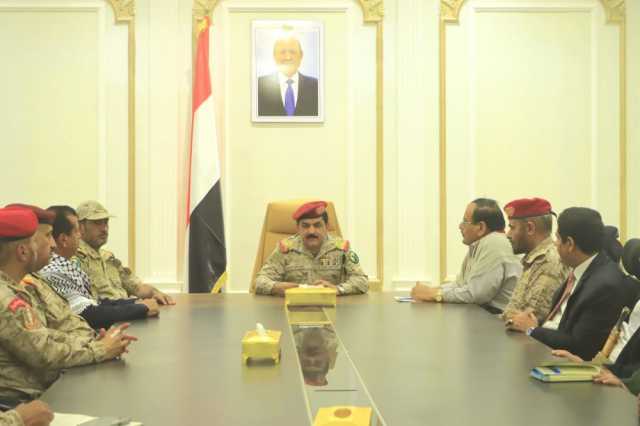 وزير الدفاع يصل مأرب ويترأس اجتماعاً موسعاً للجنة الأمنية ويشدد على الحفاظ على المستوى المتقدم من العمل الأمني بالمحافظة.. عاجل