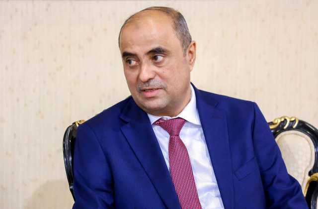 بينما عيدروس الزبيدي يواصل الرفض والتمرد.. رئيس الحكومة يشترط العودة الى عدن مقابل الغاء قرارات عيدروس