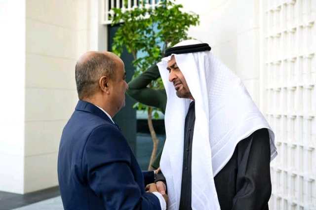رئيس الحكومة اليمنية يغادر أبوظبي ويدلي بتصريح عن الزيارة
