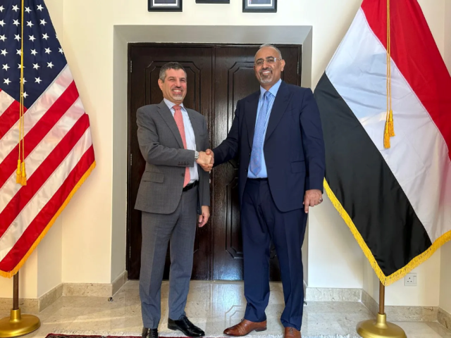 الإدارة الأمريكية تناقش عيدروس الزُبيدي في أبوظبي أبرز ما تم إنجازه حول تنسيق مواقف مجلس القيادة الرئاسي