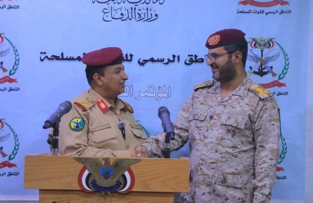 فيديو المؤتمر الصحفي للمتحدث بإسم القوات المسلحة اليمنية مع الضابط المنشق عن الحوثيين