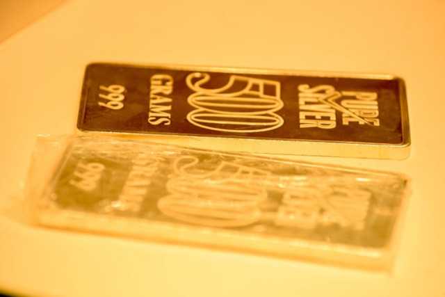 الأسواق اليمنية تسجل تراجعًا في أسعار الذهب