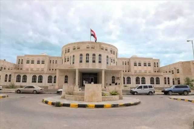 السلطات بمحافظة المهرة تكشف تفاصيل العملية الأمنية لاستهداف وكر عصابة تهريب المخدرات ووزير الداخلية يشيد بأجهزة الأمن