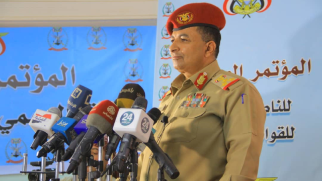 الجيش يخترق المنظومة الأمنية للحوثيين ويكشف انهيار القيادة والسيطرة... قيادات المليشيا تتهاوى من الداخل