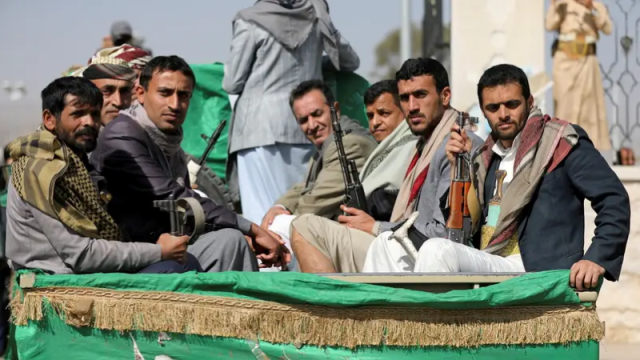 الحوثيون يحوّلون المناسبات الوطنية إلى مواسم قمع واعتقالات واسعة وتصاعد وحشي في حملات القمع والاعتقال ضد المواطنين