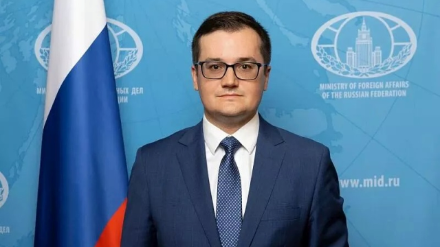 روسيا تسعى لترسيخ حضورها في اليمن من خلال بوابة الاقتصاد والاستثمار وتعزز جهودها لدعم التسوية السياسية