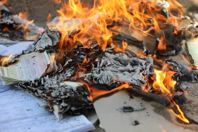 الأحوال المدنية تتلف وثائق مزورة قادمة من مناطق الحوثيين وتعزز إجراءات حماية الهوية الوطنية