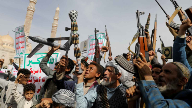 الحوثيون يبلغون كتائب القسام تجميد هجماتهم على إسرائيل وفي البحر الأحمر