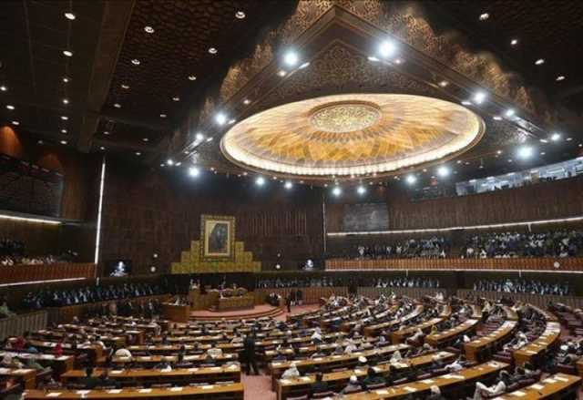 باكستان تُعدّل دستورها: تعزيز صلاحيات الجيش وتقليص نفوذ القضاء وسط تحذيرات من تقويض الديمقراطية