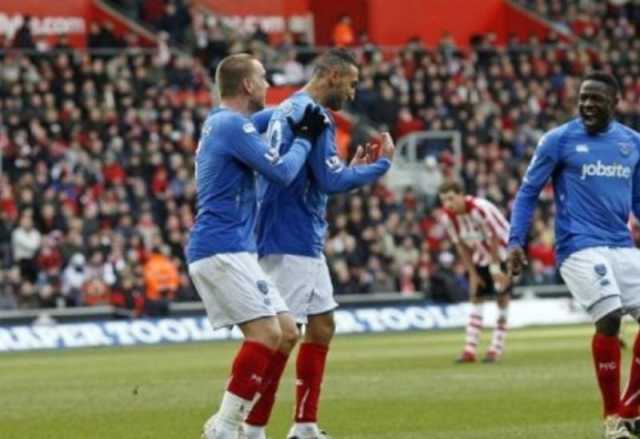 سترات المشرفين وأجهزة لاسلكية: مشجعان يتنكران كأمن ويُطردان من الملاعب لثلاث سنوات