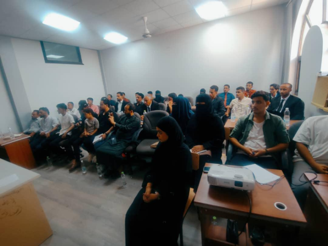 كلية الاقتصاد والعلوم السياسية بجامعة عدن تنظم ندوة حول الإتيكيت والبروتوكول الدبلوماسي