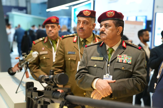 زيارة غير معلنة لوزير الدفاع إلى الإمارات بعد يوم من استدعاء أبوظبي للسفير اليمني.. عاجل