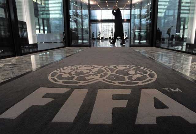 الفيفا يعلن الحرب على الإساءة الرقمية: آلاف المنشورات تحت المراجعة ومخالفون خلف القضبان