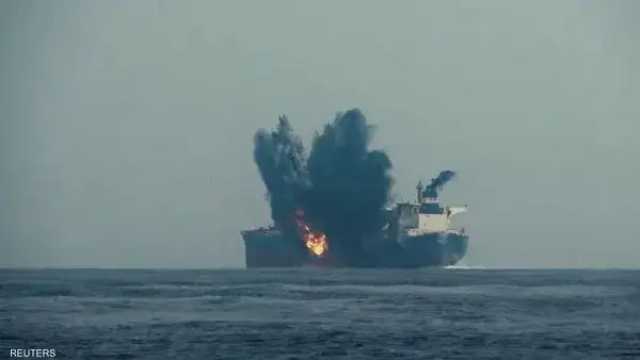 بلومبيرغ: ''هجمات الحوثيين تربك مشاريع غوغل وميتا للكابلات بالبحر الأحمر''