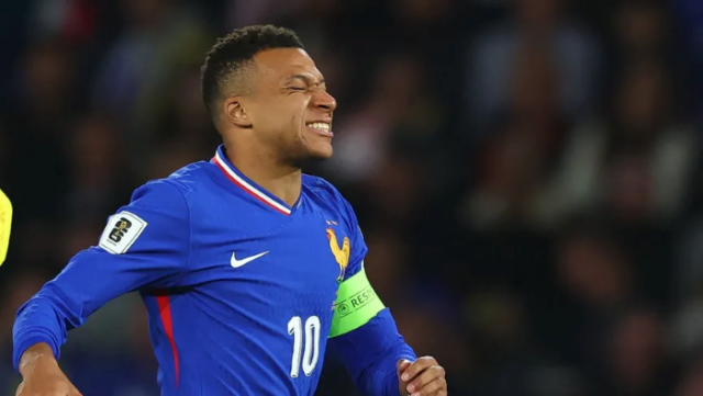 رحلة دبي تضع مبابي المُدلل على صفيح ساخن في فرنسا