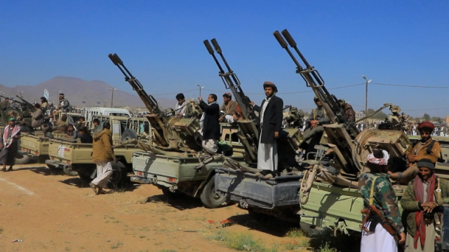 الحوثيون يزجّون بقبائل صعدة في وقفات مسلحة بسحار ويستعرضون أسلحة ثقيلة قرب الحدود السعودية تحت مبرر غزة.. عاجل