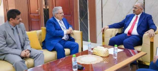 بعد أيام من اقتحام مقر الجهاز.. عيدروس الزُبيدي يناقش خطط تطوير أمن الدولة مع قيادته الجديدة