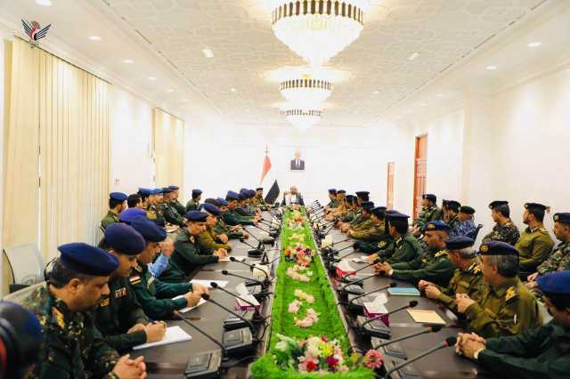 اللواء العرادة يوجه في اجتماع أمني موسع بمأرب بالإستعداد لمواجهة أي طارئ أو مخططات تستهدف استقرار البلد