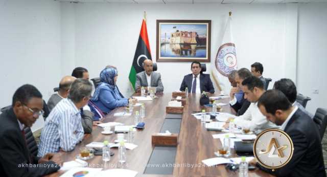 اجتماع موسع برئاسة المنفي لمناقشة استئناف العمل في المشاريع الحيوية المتوقفة في الجنوب