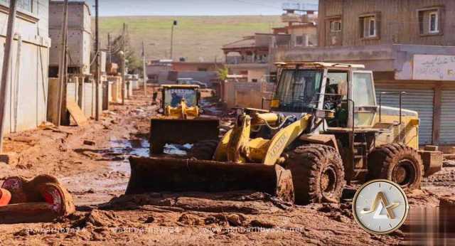 استمرار فتح المسارات وإزالة الوحل من الطرق العامة ببلدية ساحل الجبل