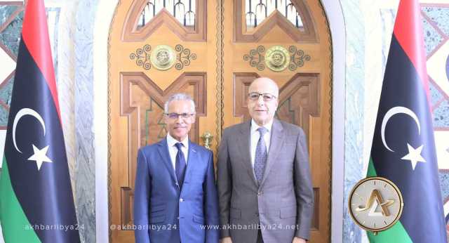 الكبير يستعرض مع السفير الفرنسي جهود المركزي في الإفصاح والشفافية