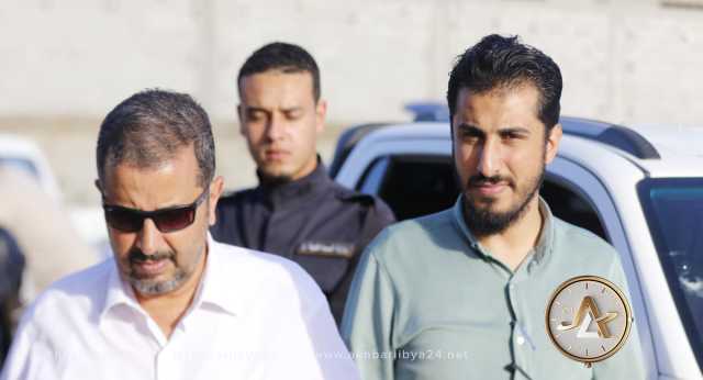 عميد بلدية البيضاء يتفقد عدد من الأحياء المتضررة من الفيضانات
