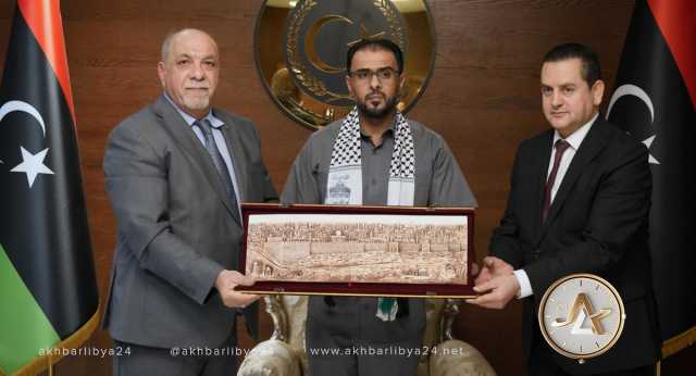 حماد: الحكومة والقيادة العامة للقوات المسلحة تشرعان في تجهيز قوافل مساعدات إلى غزة