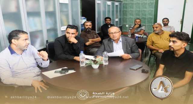 العيضة يناقش مع مدير عام مستشفى الوحدة الإحصائيات منذ اليوم الأول لوقوع الكارثة 