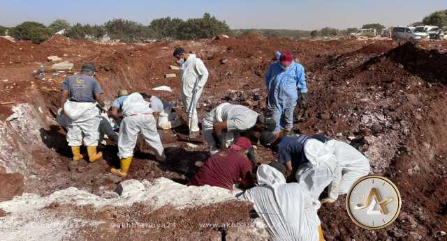 الطوارئ يستخرج “40” رفات متوفي من مقبرة الظهر الحمر لإعادة تنظيم دفنها