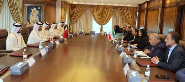 وزير المواصلات يجتمع مع وزير الطرق والتنمية الحضرية الإيرانية