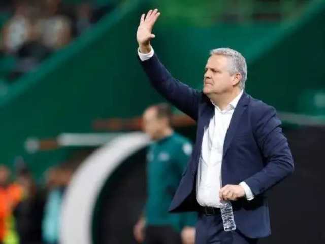 الإسباني كابيلاس يستقيل من تدريب منتخب الفلبين لكرة القدم
