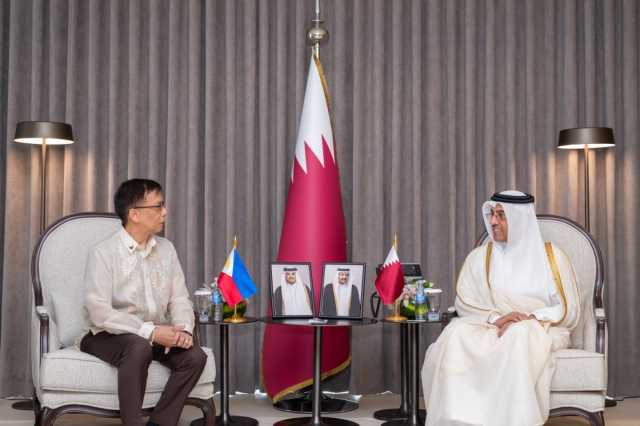 وزير العمل يجتمع مع وزير العمال المهاجرين في جمهورية الفلبين