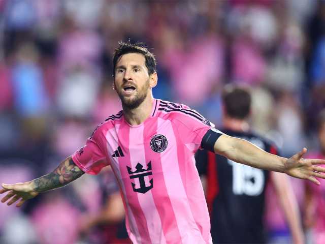 ميسي يتوج بالحذاء الذهبي لهداف الدوري الأمريكي لكرة القدم