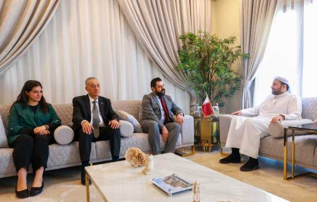 وزير الدولة بوزارة الخارجية يجتمع مع وفد من الهيئة الوطنية للعدالة الانتقالية والهيئة الوطنية للمفقودين بسوريا