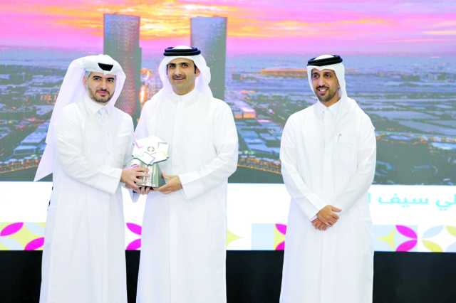 وزير الثقافة يكرم الفائزين بجائزة الدوحة للتصوير