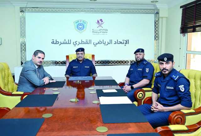 اللواء خالد العطية يجتمع مع المراقب العام للشرطة الجزائرية