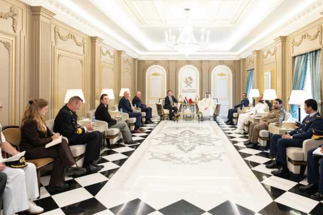 نائب رئيس مجلس الوزراء ووزير الدولة لشؤون الدفاع يلتقي وزير الدفاع الهولندي 