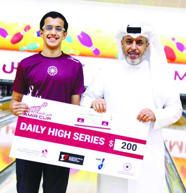 مساعد المريخي يتوج بجائزة أعلى الأشواط.. المنافسة تشتعل في أغلى كؤوس البولينج
