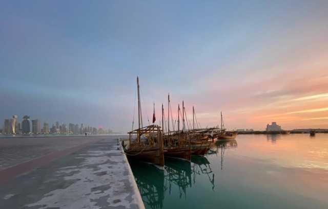 طقس معتدل مع بعض السحب على الساحل الليلة