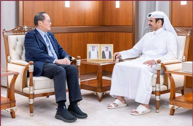 وزير الدولة لشؤون الطاقة يجتمع مع وزير القوى العاملة القائم بأعمال وزير الطاقة السنغافوري