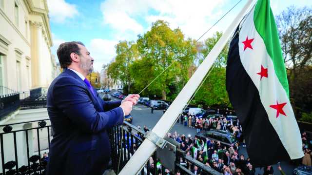 العلم السوري يعود يرفرف رسمياً في سماء لندن