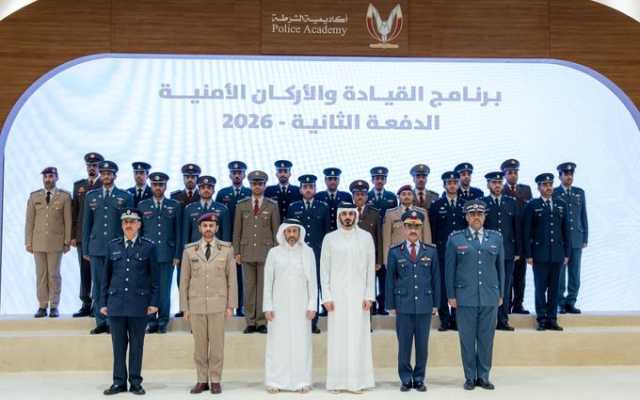 وزير الداخلية يشهد حفل تخريج الدفعة الثانية من منتسبي برنامج القيادة والأركان الأمنية