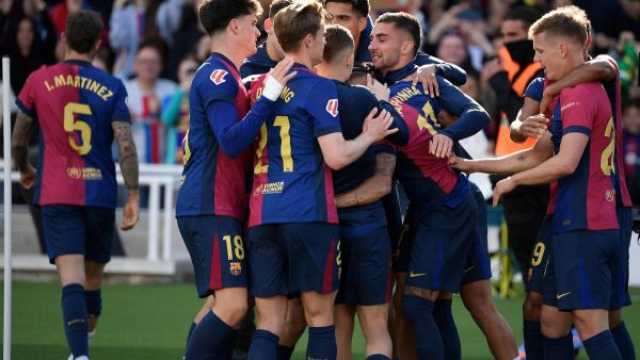 توتر داخل برشلونة: مطالب باللعب تهدد وحدة الفريق تحت قيادة فليك