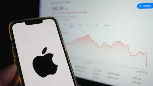 ترامب يستثني هذه القطاعات لأنه خسر من الصين؟!