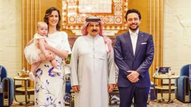 الأميرة رجوة تخطف الأنظار باللون الأبيض والبنفسجي في البحرين